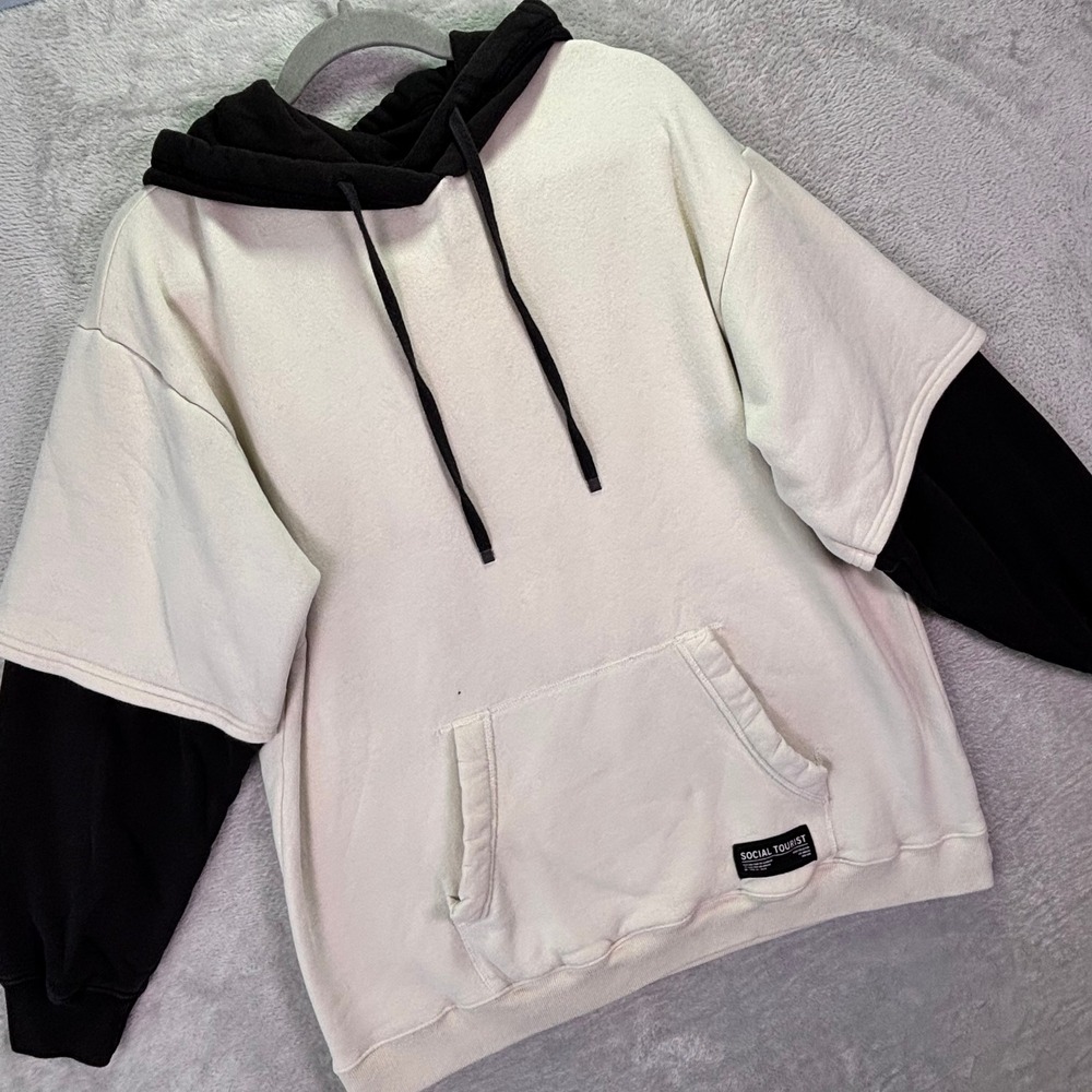 Social Tourist Unisex Hoodie Medium Cream Black Double Layer Sleeve Streetwear